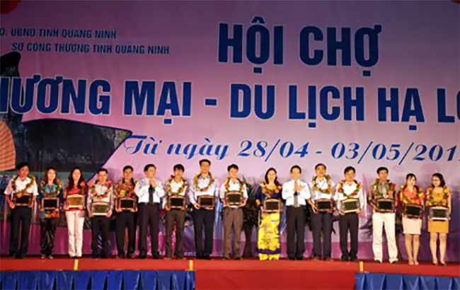 Hội chợ thương mại - du lịch Hạ Long 2012 Khai mạc vào 19h30 ngày 28/04/2012 tại Cung văn hóa thiếu nhi Quảng Ninh