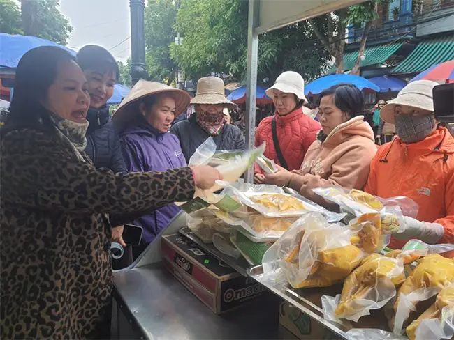 Người tiêu dùng Quảng Yên ưa chuộng sản phẩm gà ủ muối hoa tiêu của Trại gà Tân An